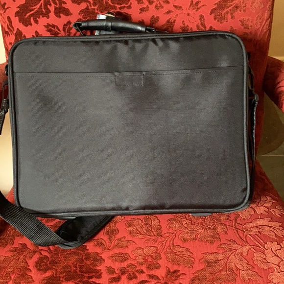 Thinkpad Professional 15.6 inch topload case - Picture 2 of 5